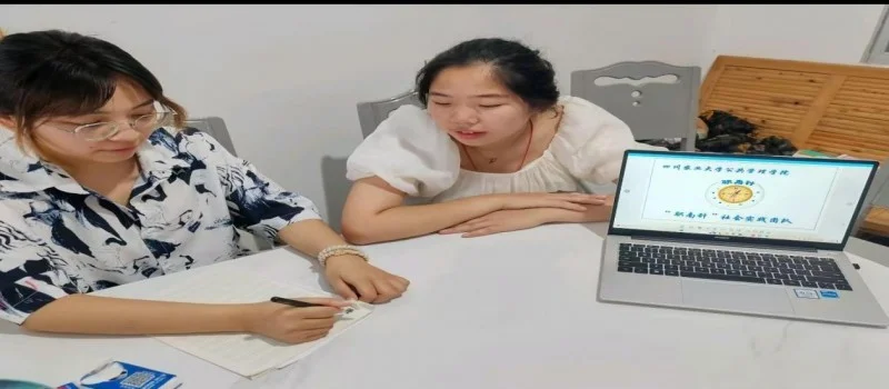 图为 左胡睿淅 右刘子琦 均已在城市就业 图为 左胡睿淅 右刘子琦 均已在城市就业
